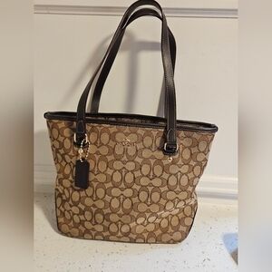 Coach Signaure Tote Purse